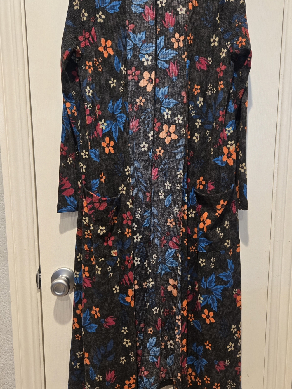 LuLaRoe Sarah Duster Cardigan Boho Dark Floral Pattern Ribbed Black Background